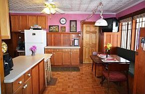 2nd flr w/ built-ins