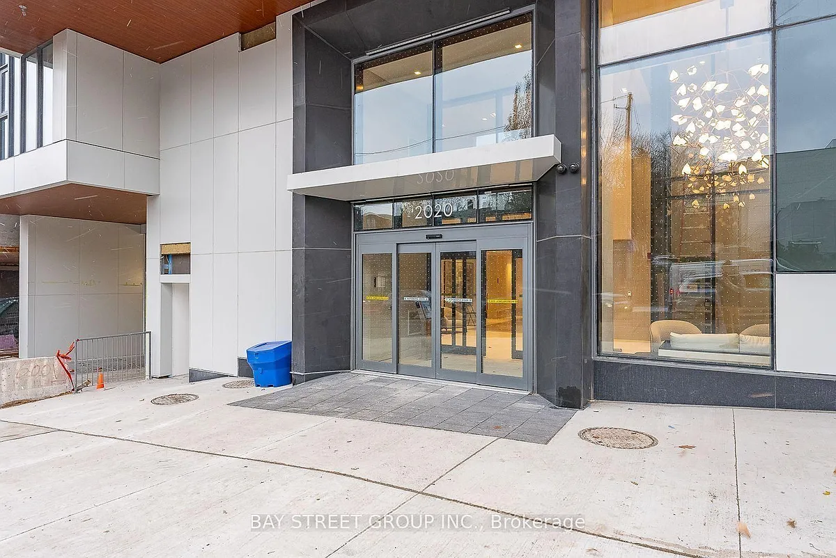 Building Photo - 2020 Bathurst St #735