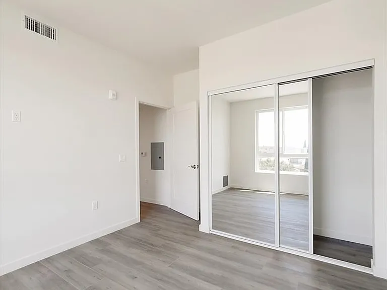 928 S Berendo St #301 — Photo 5