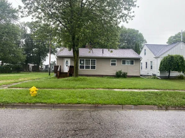 96 Canfield Dr, Mount Clemens, MI 48043