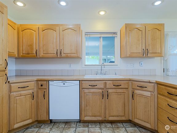 5th image of 922 Oriole Street