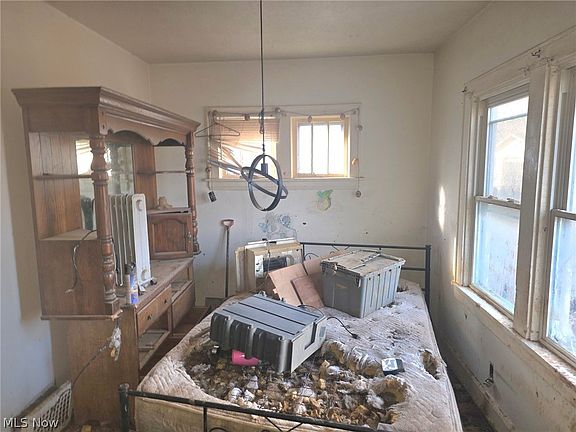 4th image of 958 Inman St