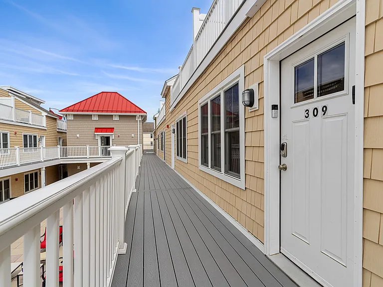 128 Ashworth Ave #309 — Photo 66