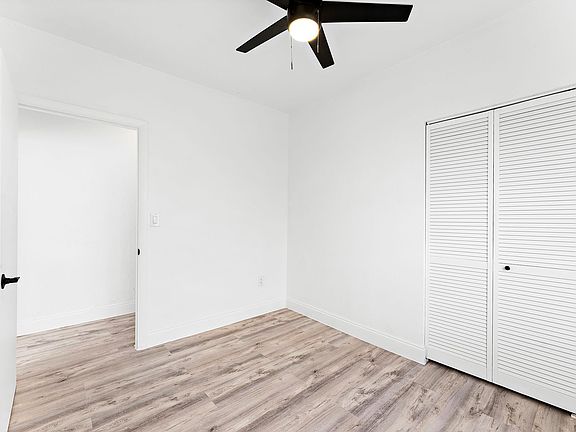 5th image of 420 NW South River Dr #400-5