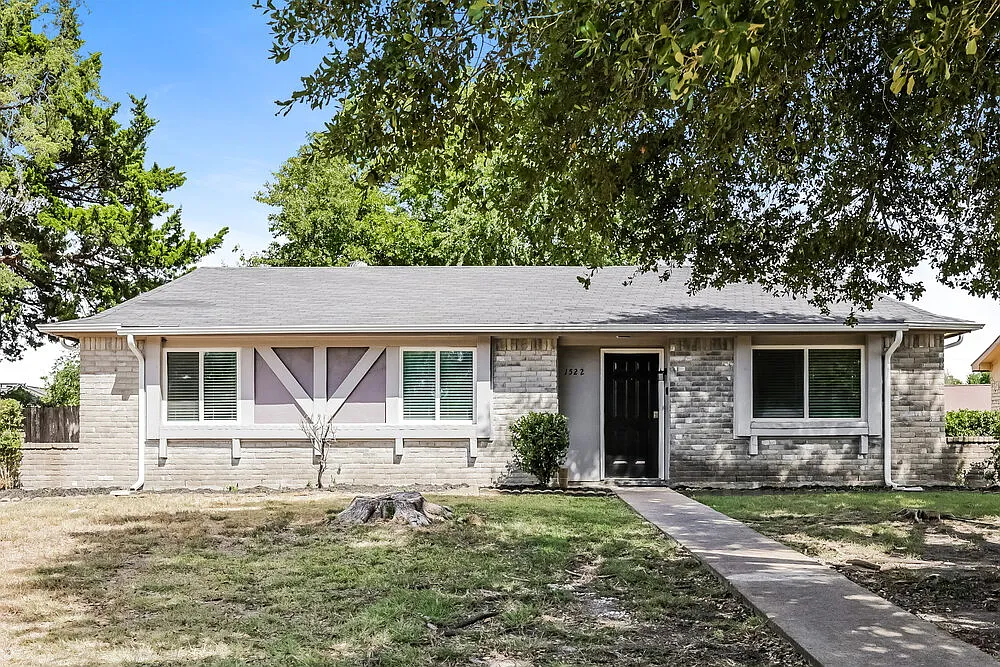 3 bed, 2.0 bath, 1229 sqft, $2,070 — Photo 1
