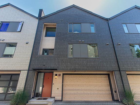 2nd image of 1089 Wilson Cres #4