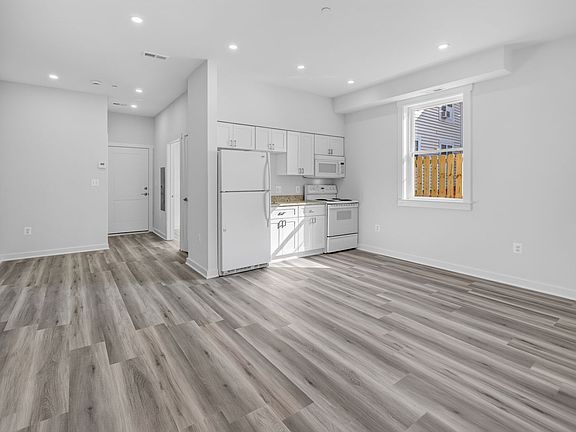 3rd image of 1005 Rhode Island Ave NE #3