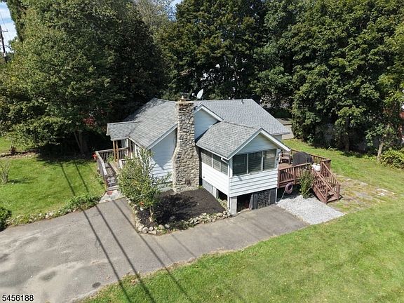 3rd image of 103 Breakneck Rd