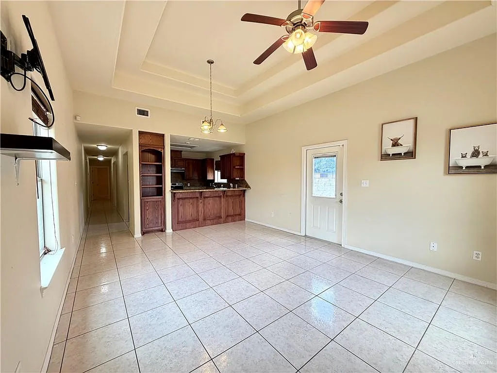 3 bed, 3.0 bath, 1289 sqft, $1,700 — Photo 4