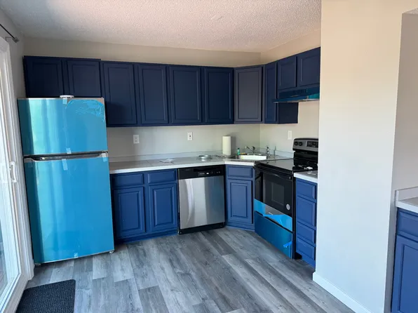 470 Grattan St #2, Chicopee, MA 01020