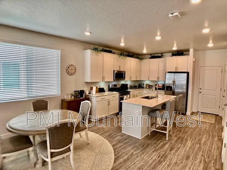 707 S Miller Ave — Photo 6
