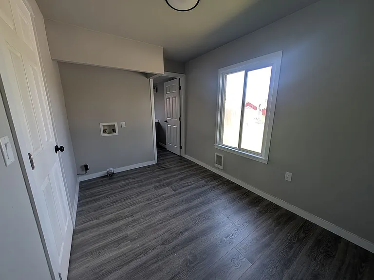 518 S Scott Ave — Photo 2