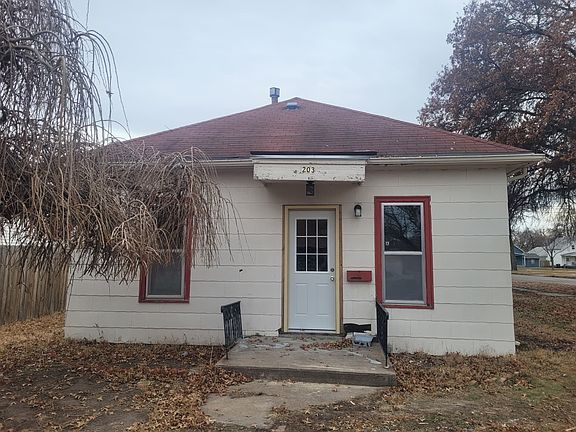 5th image of 203 E 12th St