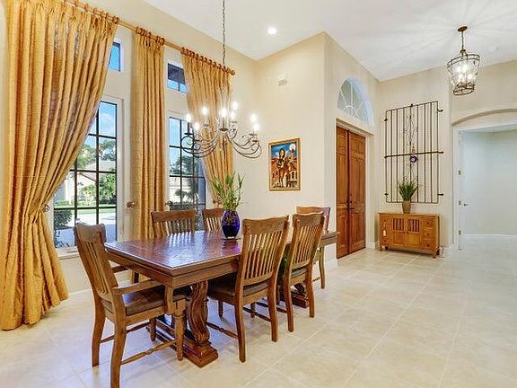 3rd image of 820 SW Grand Reserves Boulevard