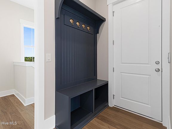 3rd image of 502 Swan Court