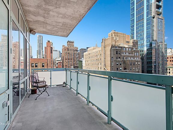3rd image of 325 5th Ave APT 23D