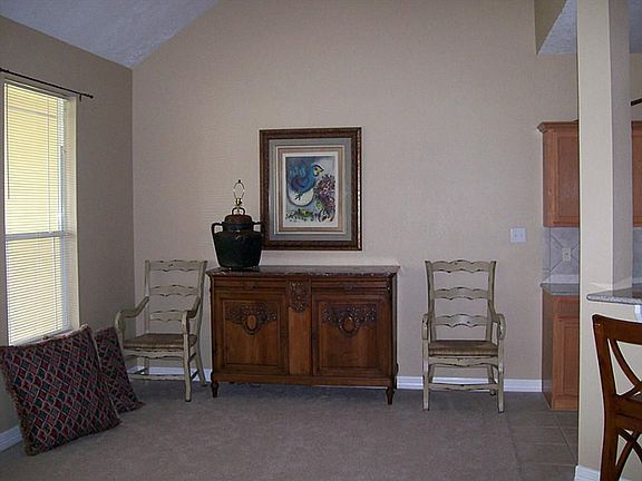 5th image of 811 Bradford Ave APT 5