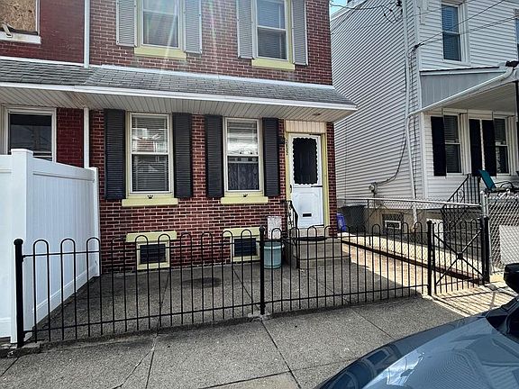 2nd image of 2832 Kirkbride St