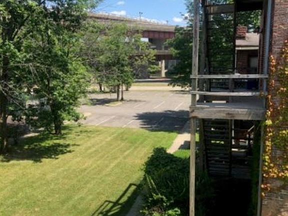 5th image of 136 Green St