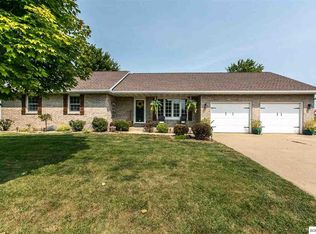 8517 Royal Oaks Dr, Peosta, IA 52068