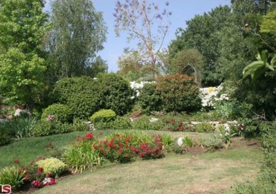 2nd image of 6025 Calvin Ave