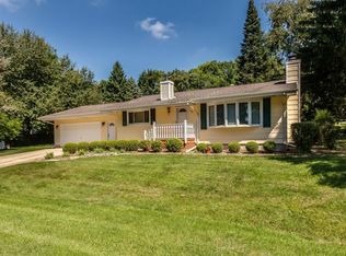 100 Hilltop Rd, Oakwood Hills, IL 60013