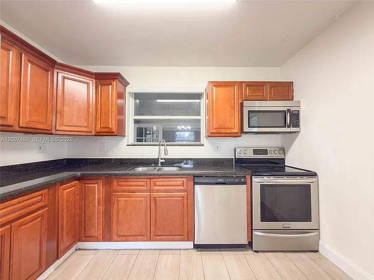 410 Pinecrest Dr — Photo 8