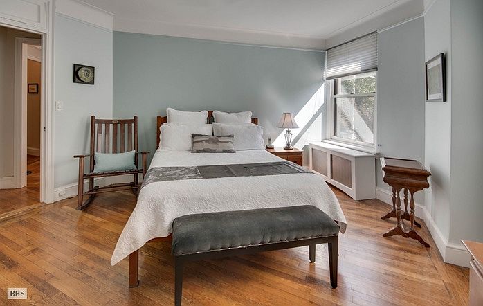2nd image of 39 Plaza St W #41