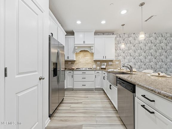 2nd image of 55 CANARY PALM Court
