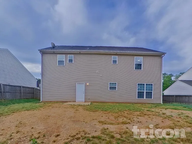 2092 Roscommon Dr — Photo 20