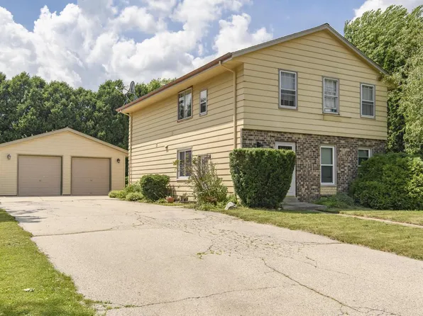 141 Judge DRIVE #145, Saukville, WI 53080
