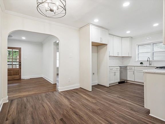 4th image of 3715 Mayflower Ave