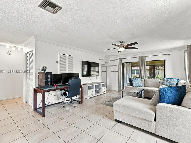 206 SE 1st Cir #13B — Photo 11