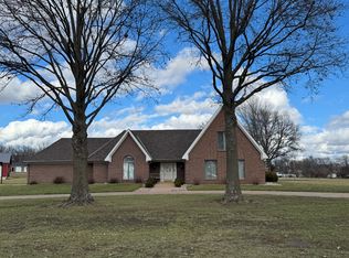 310 Hillside Dr, Chanute, KS 66720