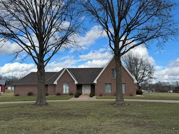 310 Hillside Dr, Chanute, KS 66720