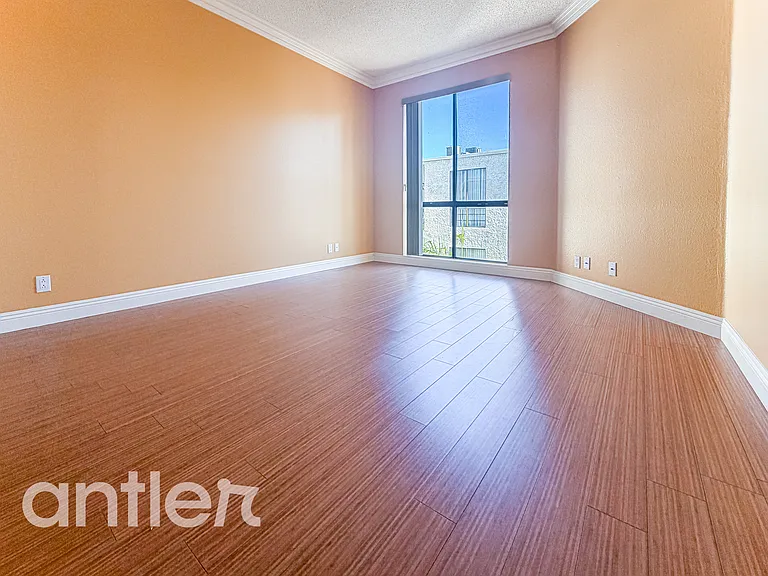 534 S Saint Andrews Pl #J416 — Photo 14