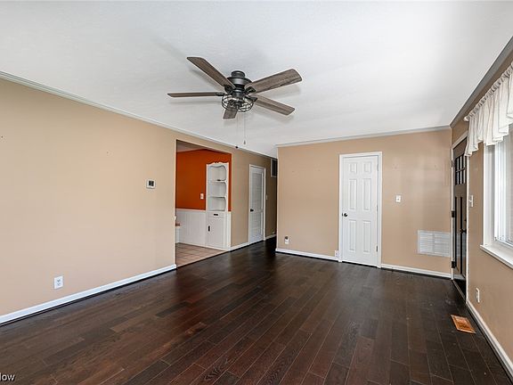 4th image of 1461 Meadowlawn Dr