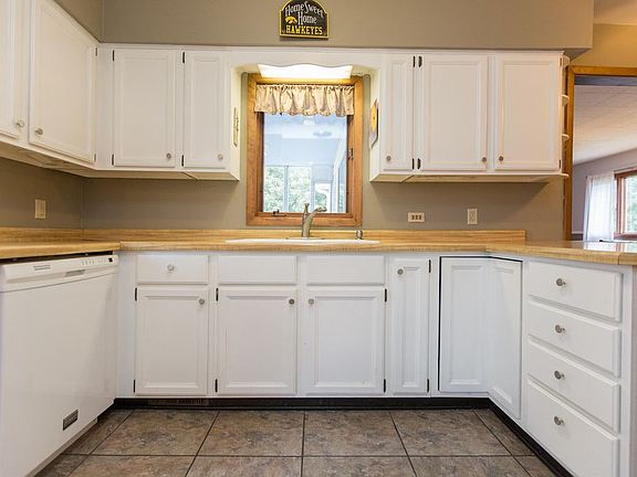 3rd image of 2716 Acorn Ln