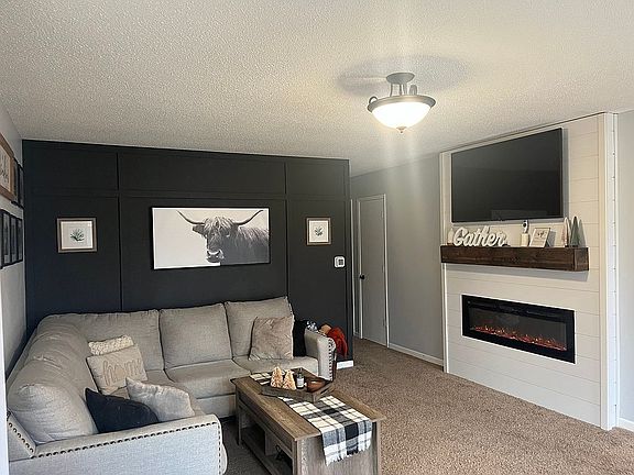4th image of 906 E Ave