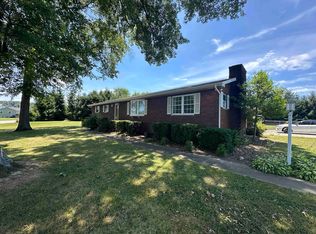 27 E Lynn St, Hurricane, WV 25526