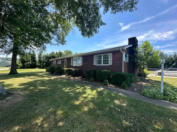 27 E Lynn St, Hurricane, WV 25526