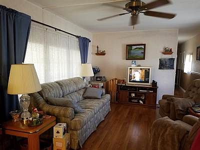 5th image of 223 Esther St