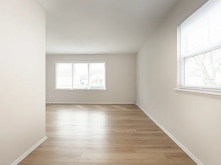 26351 Farringdon Ave — Photo 8