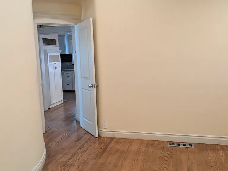 864 Lewis Ave — Photo 14