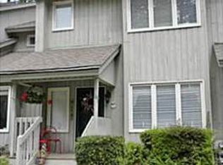 8 Island Creek Ln, Savannah, GA 31410