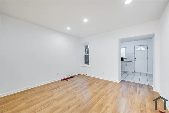 4614 Josephine St — Photo 6