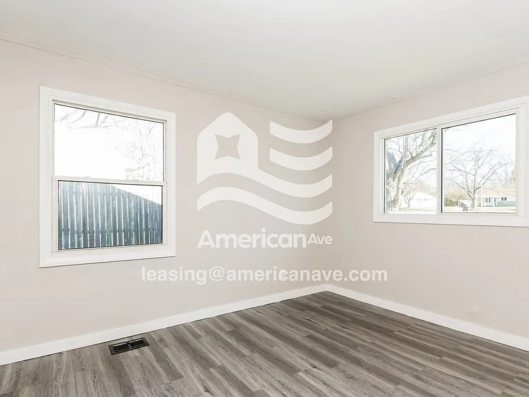 1824508_009_wm_-_main_bedroom_13321242.jpg