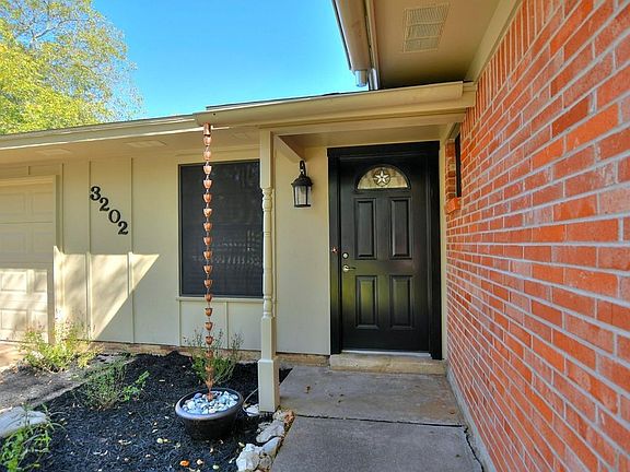 4th image of 3202 Whites Dr