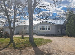 2 Holloway Rd, Wheatland, WY 82201