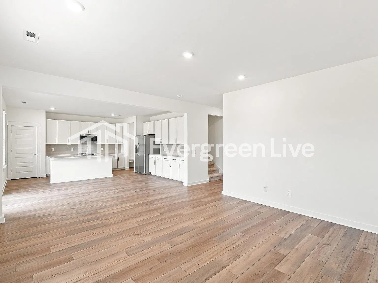 5 bed, 3.5 bath, 2769 sqft, $2,655 — Photo 3